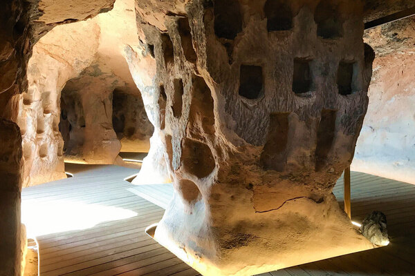 Cueva de los Cien Pilares